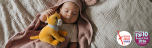 Lenabies Banner mit schlafendem Baby und Lenabie Tali (Puma) – zeigt die vielseitigen Lenabie Kuscheltiere für das Lenabo smarte Spielsystem, einzeln erhältlich, kompatibel mit dem Lenabo Smart Speaker, autark als weiches Kuscheltier nutzbar, maschinenwaschbar und ideal zur Erweiterung des smarten Audio- und Lernsystems, welches ab Geburt bis ins Schulalter nutzbar ist.